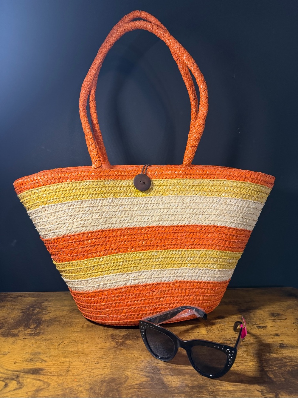 Betsey Johnson Cat Eye Sunglasses with Oversized Summer Wicker Bag. NEW